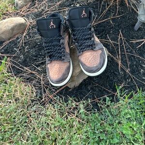 NIKE AIR JORDAN 1 MID DARK CHOCOLATE DC7294-200 SIZE 8.5(NO BOX)